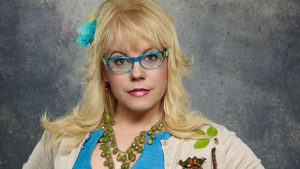 Penelope changes her look by wearing different color glasses to match her outfits on "Criminal Minds."