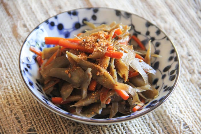 A prepared recipe for kinpira gobo, a popular dish in Japan prepared with the root of a burdock plant and other ingredients.
