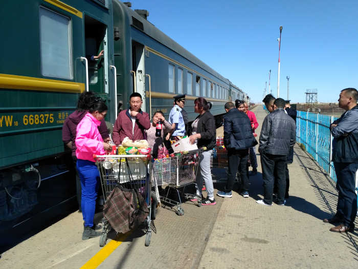 There are several stops along the journey where you can get off the train for a few minutes to stretch your legs. At some stops you may find locals selling snacks and drinks.