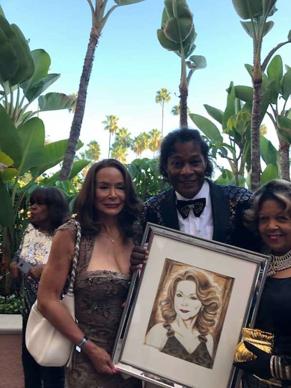 Dr. Ron presents the incomparable, Freda Payne, with a drawing he did for her at the HAL Awards in 2018.
