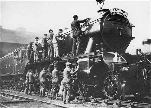Many hands make... cleaning quicker. Class A1 No. 2597 in the 1930s at Top Shed, King's Cross locomotive depot. Originally GNR, this became the LNER's and then British Railways Eastern Region 'senior' locomotive depot