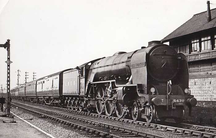 Class A1/1 was a rebuild of Gresley's A1, later rebuilt to A3. There were howls of derision amongst the pro-Gresley camp, although the engine was given a new lease of life