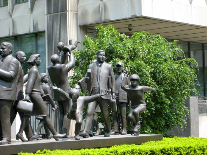 "Community" (2001) by Kirk Newman at the Manulife Building on Bloor St., Toronto/Canada