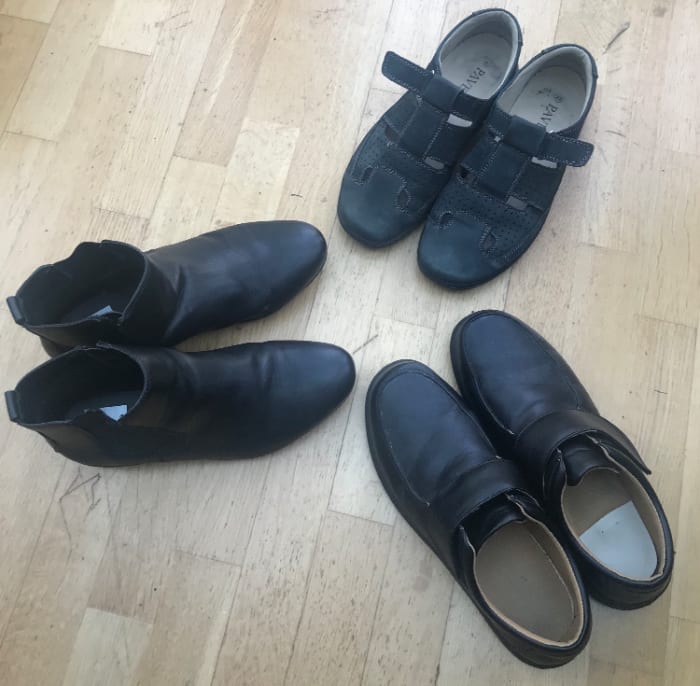 Women's shoes can include boots and sandals that are fine on men. Men's shoes don't offer the same choice.