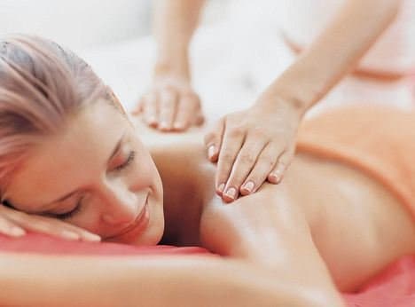 While a luxurious massage feels awesome, it may not be possible all the time. Read on and find out how quick and easy it is to massage your girl and make her feel totally relaxed and de-stressed.