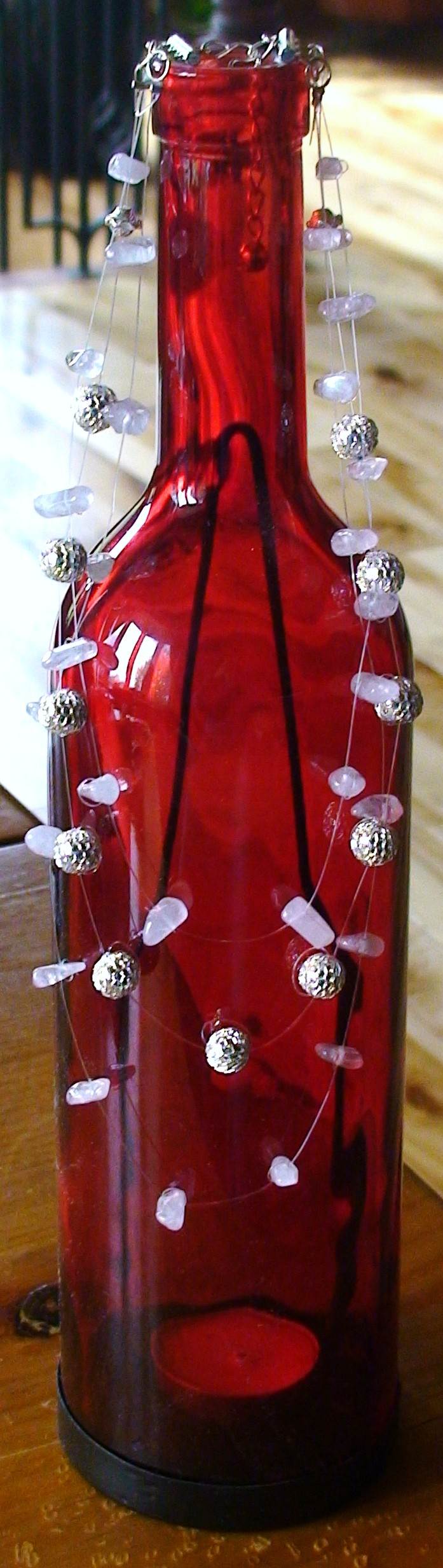 A three-strand floating necklace. A bit more difficult than the featured project.