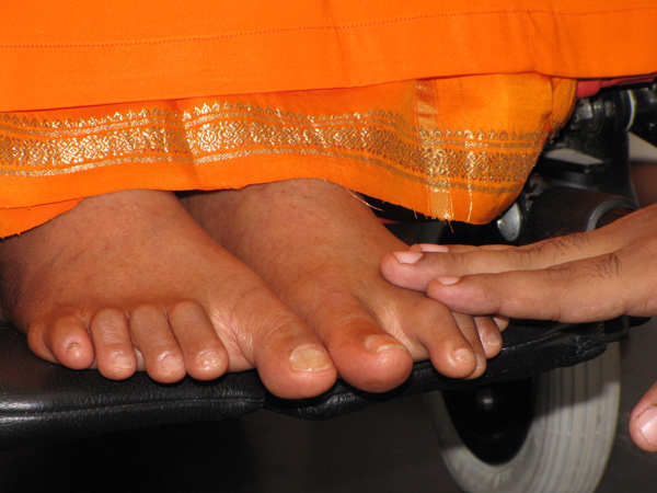 Sathya Sai Padambujam, Bhajare Manasa Nirantaram (Thanks to my friend for having taken this image of my hand on His feet)