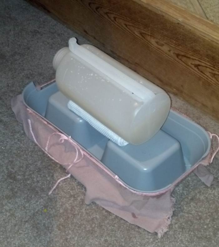 This is my rendition of a bedbug trap, the CO2 is produced by fermentation. Dry ice has far better results.
