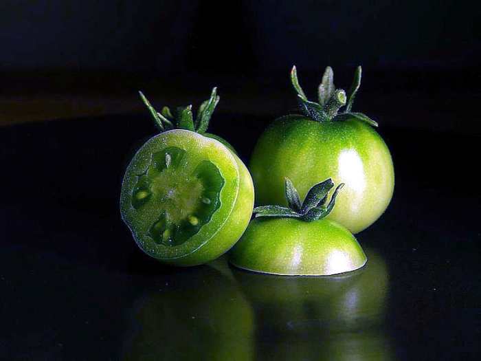 Similarities and Differences between Tomatillos and Green Tomatoes