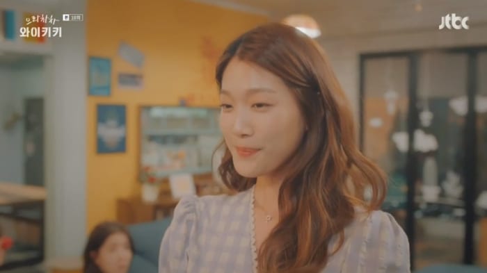 Min Soo-ah shows she is happy her scheme of giving bad advice worked as she does not want Bong Doo-sik to be with Ah Young.