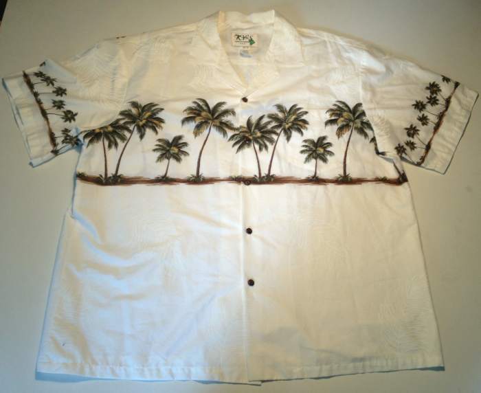 This shirt has a great classic palm tree pattern with a palm frond background pattern. Concitering this shirt is almost 50 years it is in excellent condition with no visible flaws.