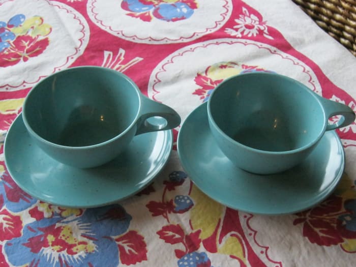 Holiday by Kenro added a fleck to their colors and were one of the few companies to produce footed bowls.