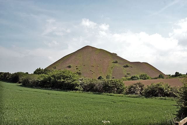 This was the afore-mentioned Kilton mine slagheap in East Cleveland, a landmark not particularly missed. Since this picture was taken, the material has been used for road surfacing (many of the roads around the area have a distinct dark red hue)