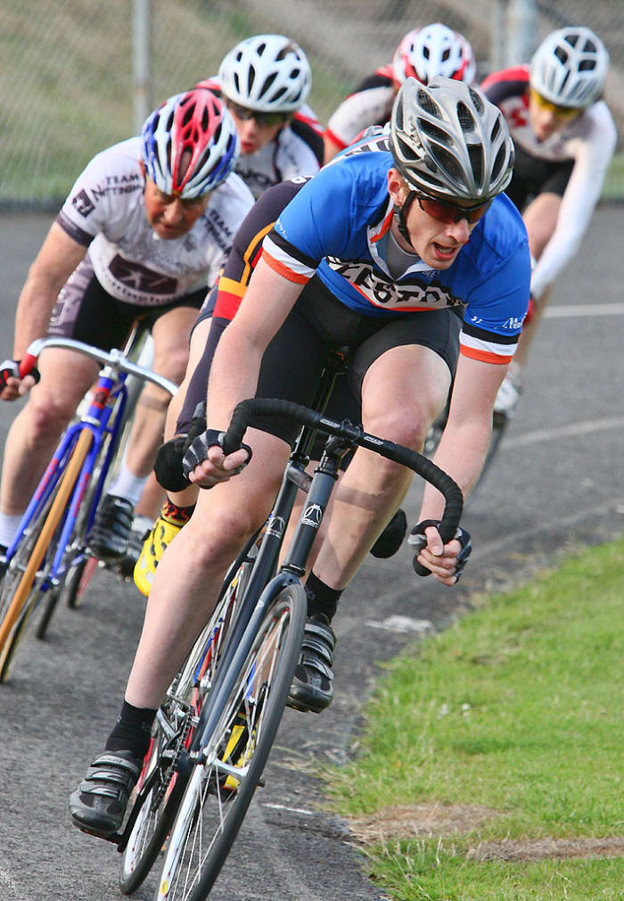 A Beeston CC rider on the front of the bunch at Forest Town Track, Nottinghamshire