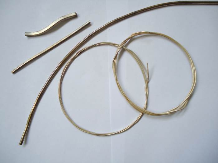 Wire for jewellery making is available in many types and diameters.