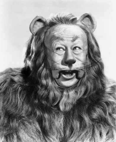Daws Butler based his Snagglepuss voice on that of Bert Lahr's Cowardly Lion from MGM's The Wizard of Oz.