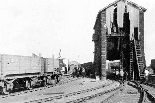 Ingleby Drum House has seen better times in this view looking away from the incline rise, 1903 - on the left the timber-bodied wagon second from left has been involved in a collision, note the splintered end towards the drum housing