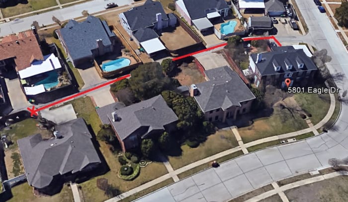 Location of the sock found down the alley from the Routier home, 3 house away. When observing the photo, it's not really that far from the murder scene.