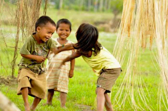 Totoy and neneng are for kids you don't personally know. Totoy for a boy and neneng for a girl.