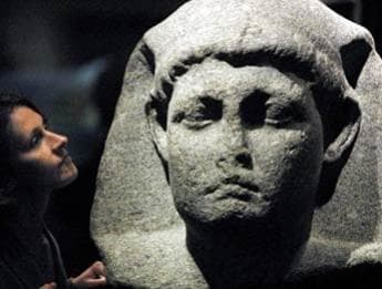 A joint team of Egyptian and Dominican Republic archeologists found a new head of Cleopatra in a temple near Alexandria in Egypt