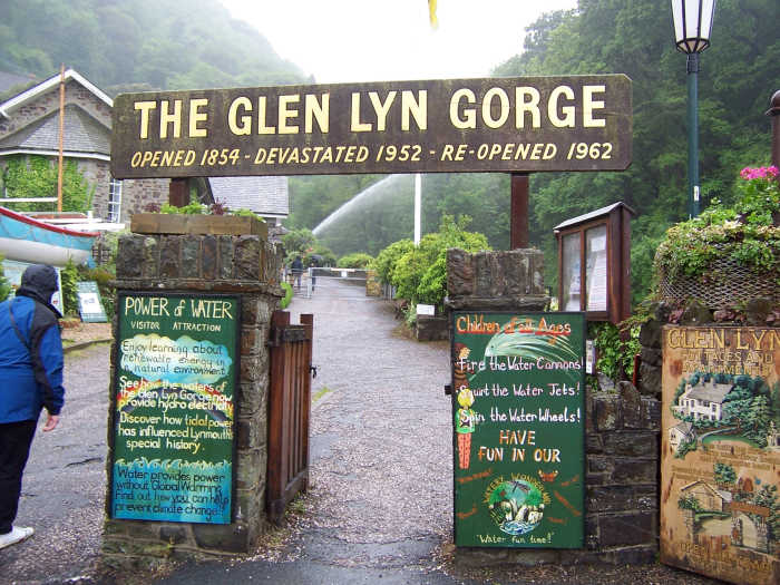 Copyright(c)KCC Big Country-Lynmouth in 2006 This is the sign I was referring to in the article above.