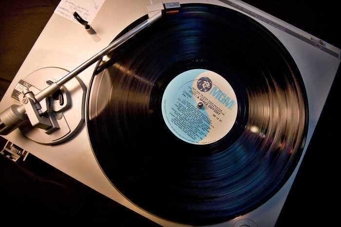 CD and Mobile music fall in 2010, but Vinyl continues its resurgence. This comes partly from live DJs who prefer vinyl over digital and partly form a new generation of collectors who see them as valuable souvenirs
