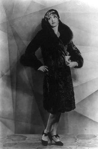 The glamorous Hedda Hopper in 1929. She was mother to William Hopper, who played Paul Drake in the Perry Mason TV serial, and grandmother to an interesting man that writes about her activities during the Cold War.