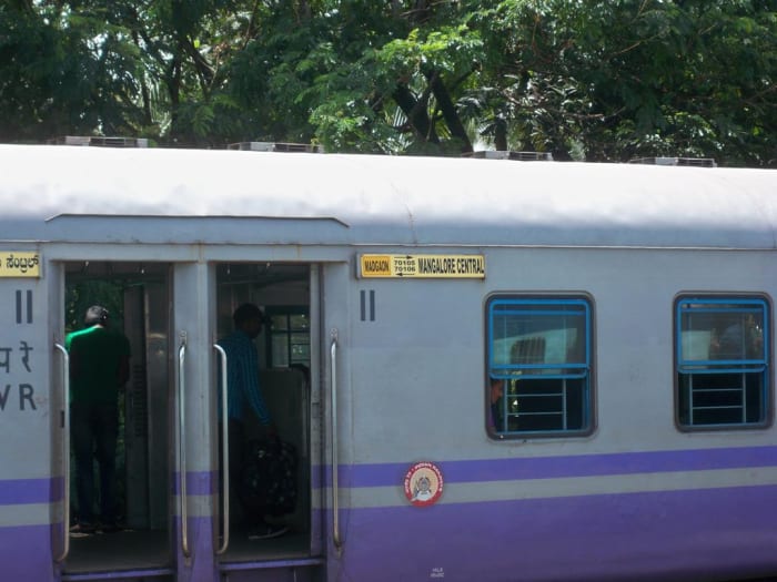 This train-DEMU (Tr. No.70106 MAQ-MADGAON Passenger) is a good option to reach Byndhoor. It starts at 14.55 hrs from Mangalore Central and reaches Byndhoor at 17.44. You can catch it from Mangalore Jn. (Kankanadi) also at 15.08. Cheap & comfy.