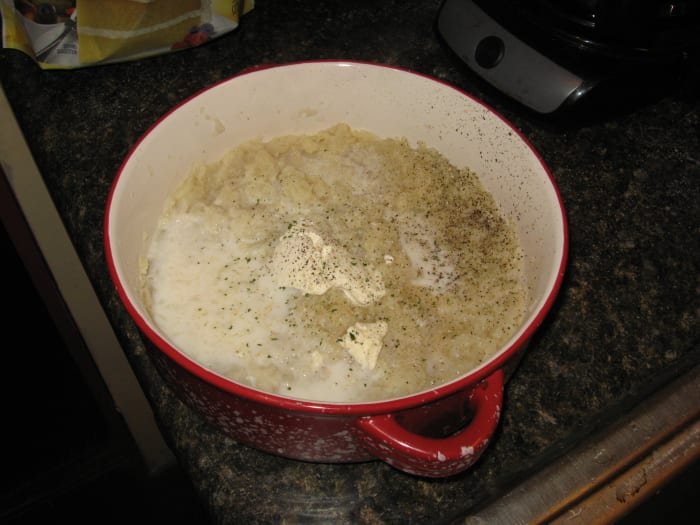Cauliflower and other non-starchy vegetables are great foods for diabetics. Here, the mashed cauliflower is ready for stirring.