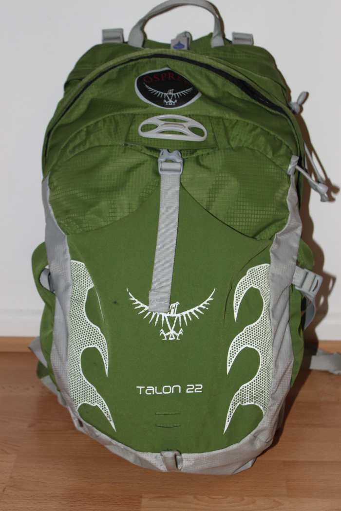 The Talon 22 features a front lycra panel with reflective piping for ease of storing items
