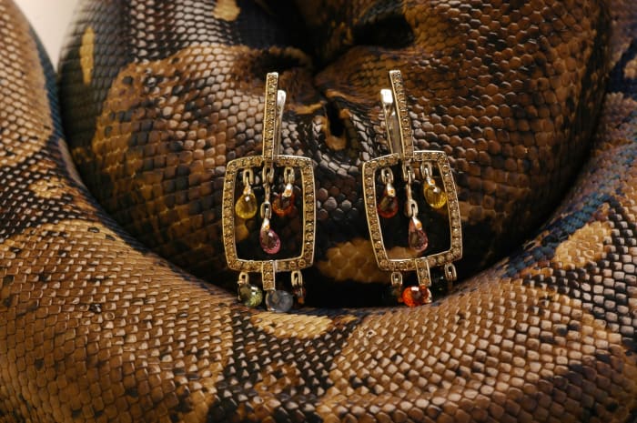 Art Deco jewelry often displayed geometric designs with gemsstones of different colors.