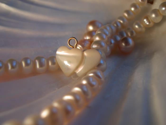 Hearts and pearls were also popular during the reign of King Edward VII.