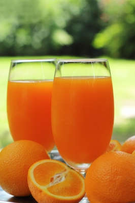 Nutritional Benefits of Oranges: Orange juice is an energy boosting power-punch drink, perfect to start your day.