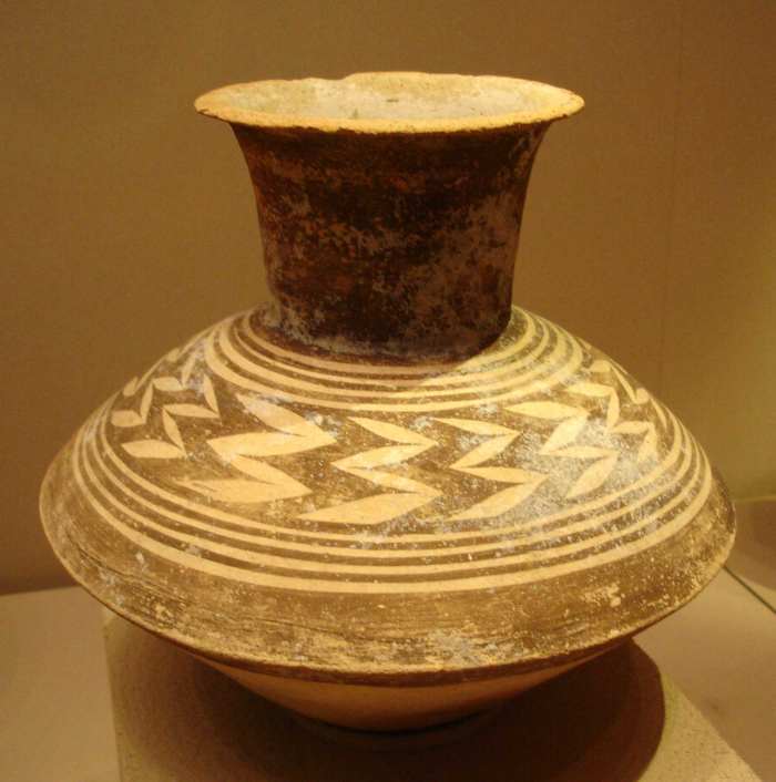 Pottery from Mesopotamian cities is often of a very high quality, thin, well-shaped and with elegant decoration.