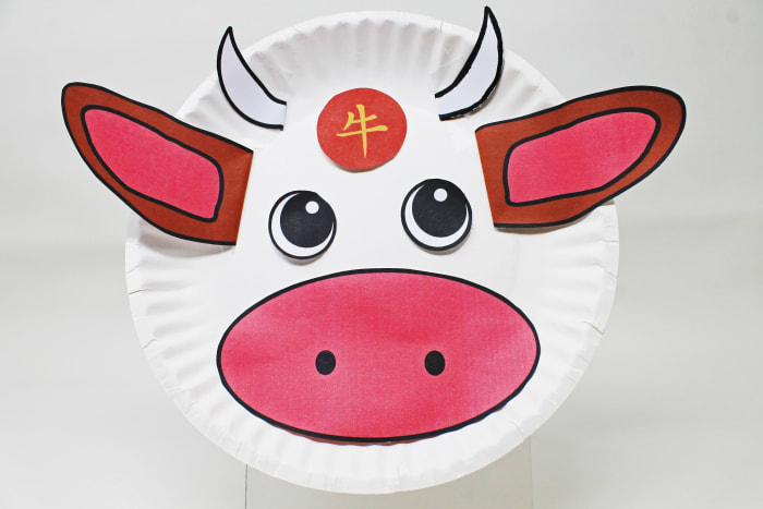 Using a printable template, children can color, cut, and assemble this paper plate Year of the Ox decoration.