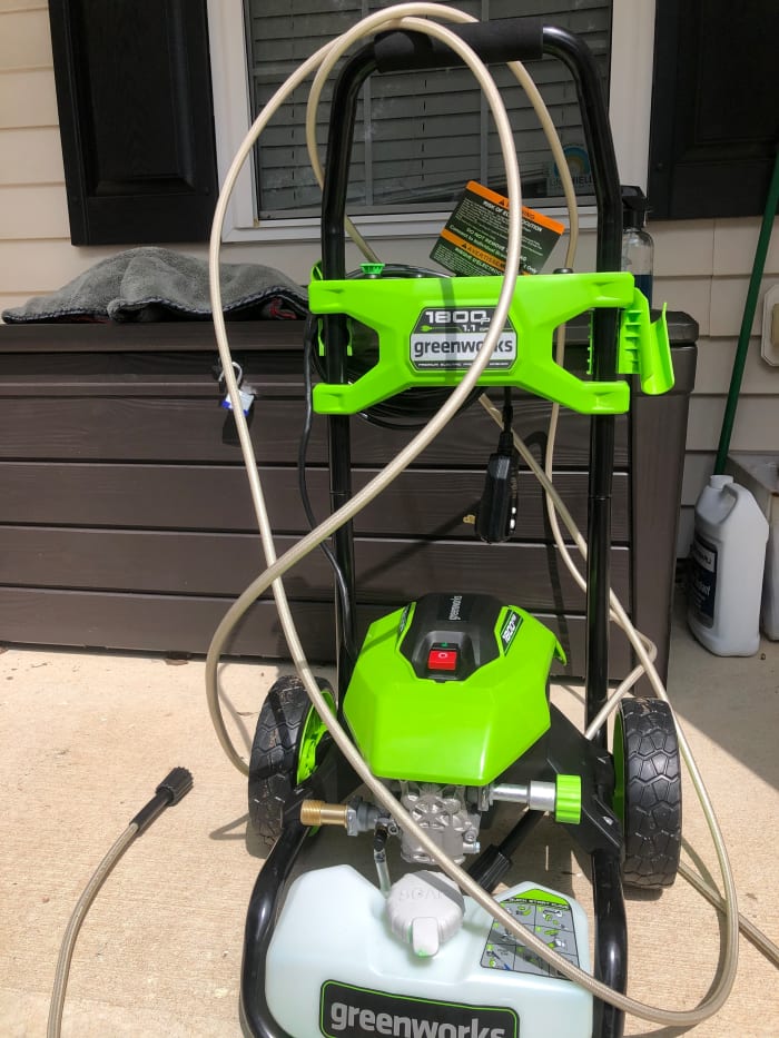 1800 psi power washer. Yes, it’s electric. Pay special attention to the psi. You should not go over 1800, or you can damage your car’s paint.