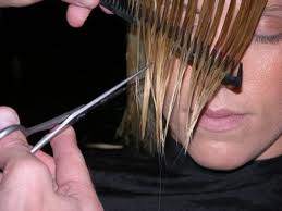 Pull the hair forward around the jawline to make sure that left and right sides are about the same length if you want a symmetrical haircut.