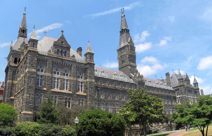 Healy Hall at Georgetown University houses classrooms and the university's executive body.