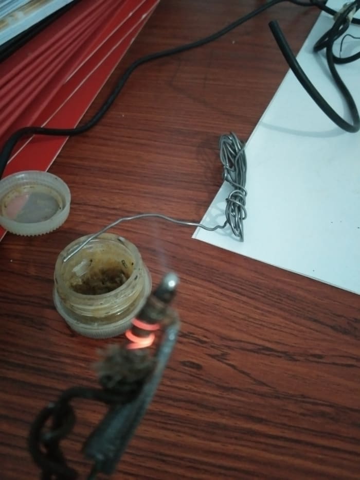 The glow indicates that it's ready to go. Some wires will not glow that much but it will surely heat up.