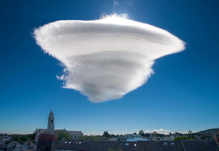 Alien spaceship or a lenticular cloud?