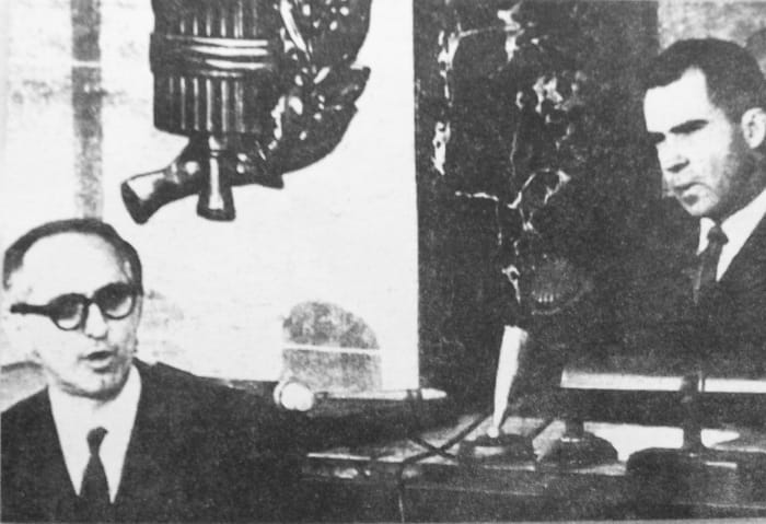 Photo of Argentine President Arturo Frondizi (left side) with Vice President Nixon (right), in the Congress of the United States,1959 (M.E.Alonso,E.C.Vasquez (2005). Historia:la Argentina contemporánea (1852-1999),3ra edición, Aique,pp.112-3