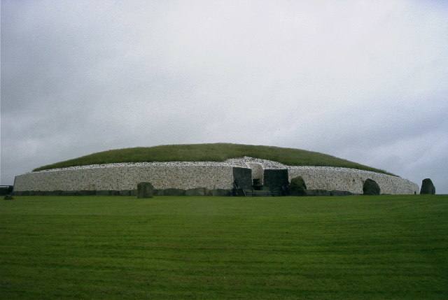 In Lebor Gabála Ãrenn, the Tuatha Dé Danann are closely associated with the ancient passage graves of Brú na Bóinne such as Newgrange