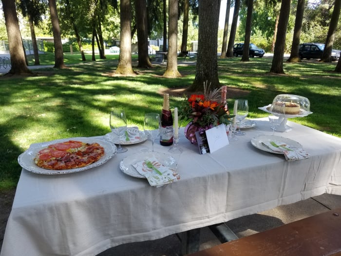 Choose an outdoor party venue that is suitable for the number of people you wish to invite.