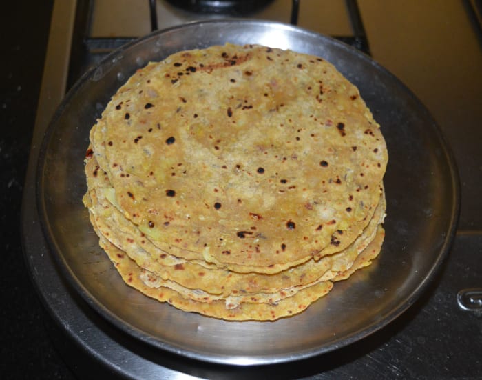 This process helps to keep the parathas soft and hot for a longer time. Serve hot spicy cabbage and onion paratha with tomato sauce and yogurt. Serving it with a mild-spicy curry makes it a luxurious meal.