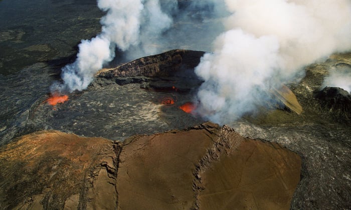 Aerial view of Puʻu ʻŌʻō volcanic cone of Kilauea volcano in Hawaii, USA.