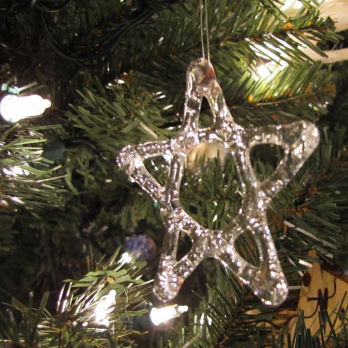 These clear glass stars are just right to add sparkle to an All-American Christmas tree.