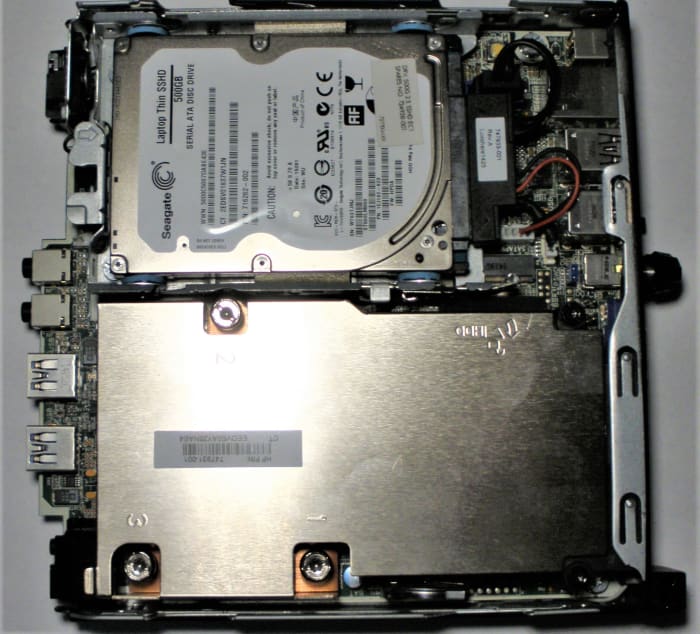 With the cover removed, we now have access to the hard drive and the heatsink that cools the CPU.