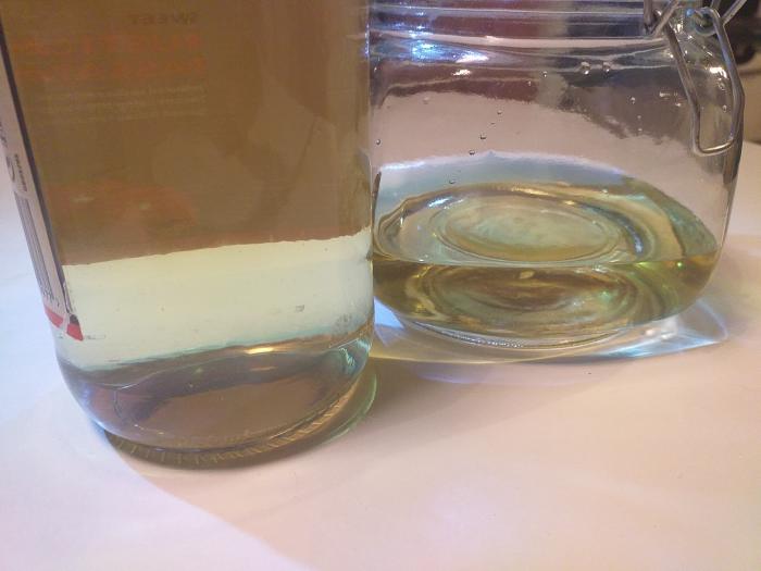 Comparison of color of the two gins side by side. The 500ml of gin in the bottle did not change color until the lemonade and ice was added.