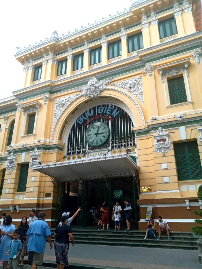 I visited Saigon Central Post Office with a girl I met in a hostel who sent a postcard to her Vietnamese aunt, to tell her she was in the city that she was born