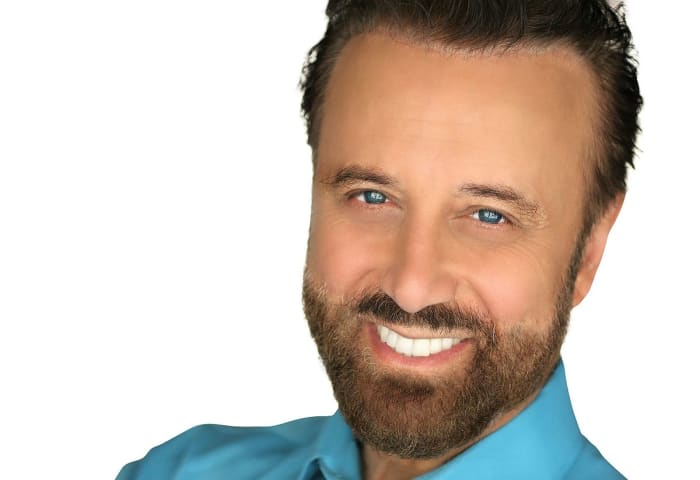 Headshot of comedian Yakov Smirnoff